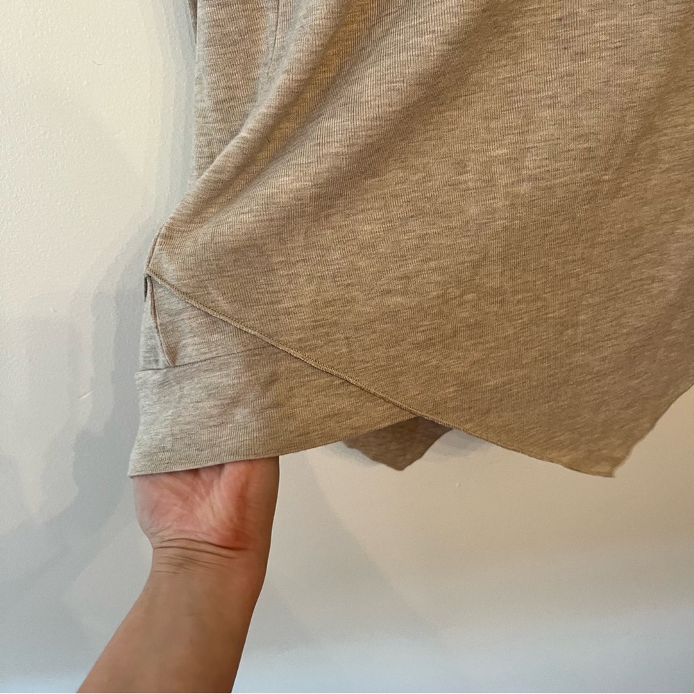Soft Surroundings Tan Beige Long Sleeve Vneck Asymmetrical Hem Womens Size Large - Picture 6 of 9
